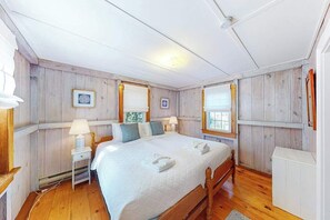 WiFi, bed sheets - Cape Cod Charmer & Bonus Cottage | Big Yard | 3-Min Walk to Beach (Dennis Port)