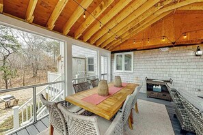 Outdoor dining - Pristine, family-friendly home w/ a large yard, free WiFi, private washer/dryer (Eastham)