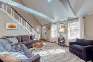 TV, offices - Pristine, family-friendly home w/ a large yard, free WiFi, private washer/dryer (Eastham)