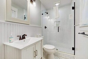 Shower, towels - Beautiful bright home with firepit, deck & backyard - walk to beach (Falmouth)