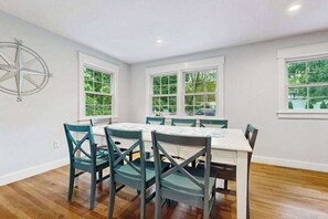 Dining - Beautiful bright home with firepit, deck & backyard - walk to beach (Falmouth)