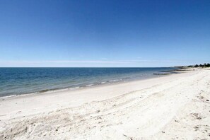A beach with a clear sky and calm sea. - Coastal Retreat w/ Sunroom & Yard – Walk to Private Beach & Harwich Port (Harwich Port)