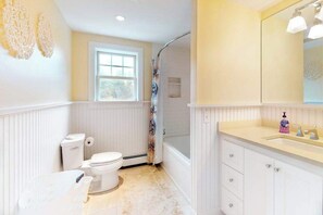 Shower, hair dryer, towels - Quaint home w/ large backyard, outdoor shower & private grill near Katama Bay (Edgartown)
