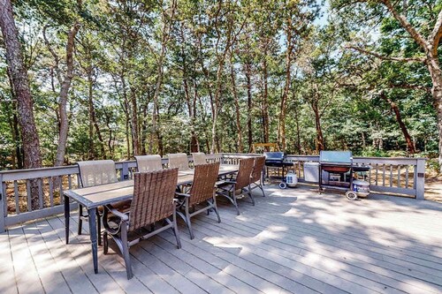 Lovely Cape Cod Home with Large Deck, Gas Grill, AC, and Free WiFi