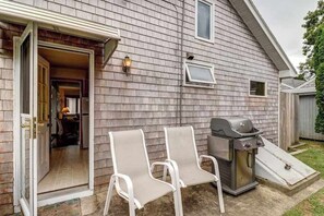 Terrace/patio - Lakefront home with beach views, WiFi, gas grill & patio - near beach (Falmouth)