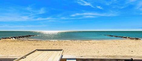 Una spiaggia nelle vicinanze
