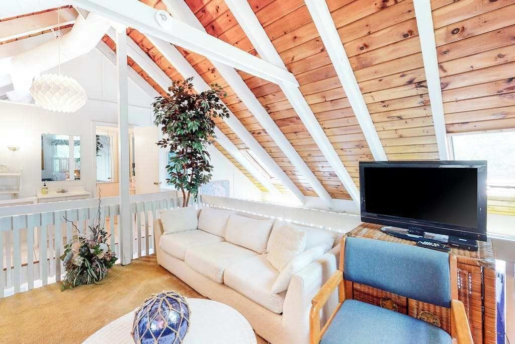 TV, DVD player, offices