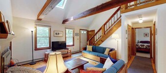 Airy home with AC, W/D, deck, & bikes- close to Nauset Light Beach & trails