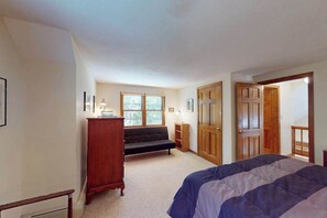 Iron/ironing board, WiFi, bed sheets - Airy home with AC, W/D, deck, & bikes- close to Nauset Light Beach & trails (Eastham)