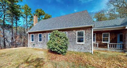 Oakwood Trail Cottage | Eastham home on Cape Cod Rail Trail with great deck