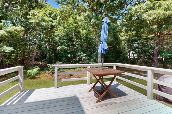 Outdoor dining - Cape Getaway -walk to restaurants & shops, near bay & ocean beaches & rail trail (Eastham)