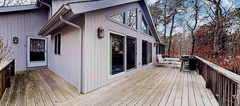 Charming Home with Deck, Screened Porch, Private Balcony, Near Beaches
