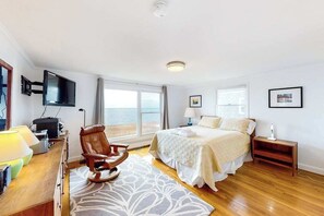 Iron/ironing board, WiFi, bed sheets - Dog Friendly Waterfront Hyannis Haven – Walk to Kalmus Beach (Hyannis)