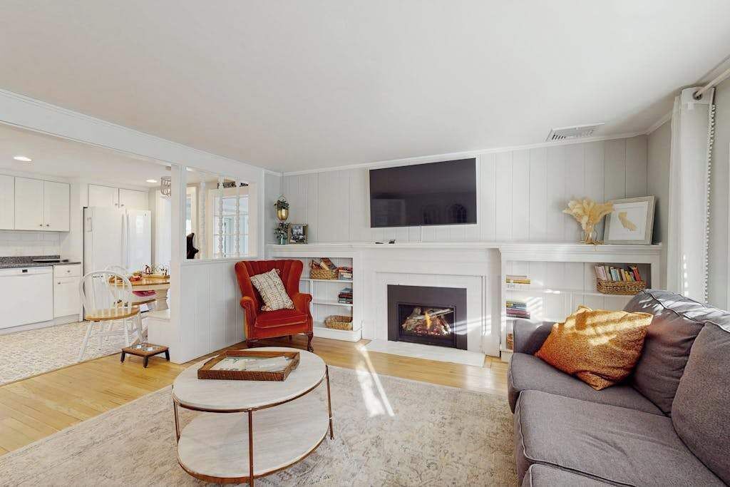 TV, fireplace, offices