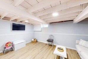 Fernseher, Kamin, Arbeitsbereiche