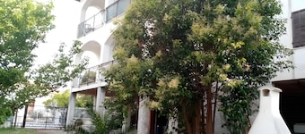 Apartment '605' with Shared Garden
