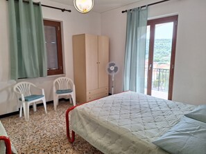Bed sheets - Apartment '606' with Private Terrace and Shared Garden (Diano Castello)