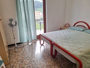 Bed sheets - Apartment '606' with Private Terrace and Shared Garden (Diano Castello)