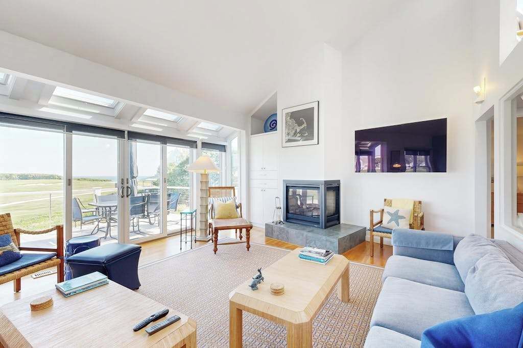 TV, fireplace, DVD player, stereo