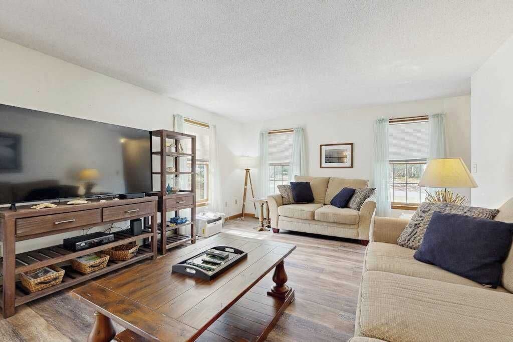 TV, DVD player, offices