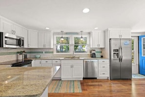 Fridge, microwave, oven, stovetop - Peaceful Great Pond getaway with private yard, patio, AC & family-friendly games (Falmouth)