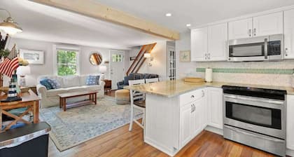 Peaceful Great Pond getaway with private yard, patio, AC & family-friendly games