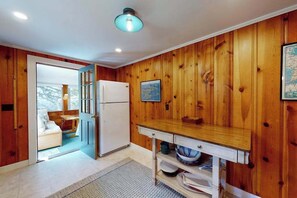 Interior - Dog-friendly cottage with great yard & 3 bikes - 1/2 mile to Earle Road Beach (Harwich Port)