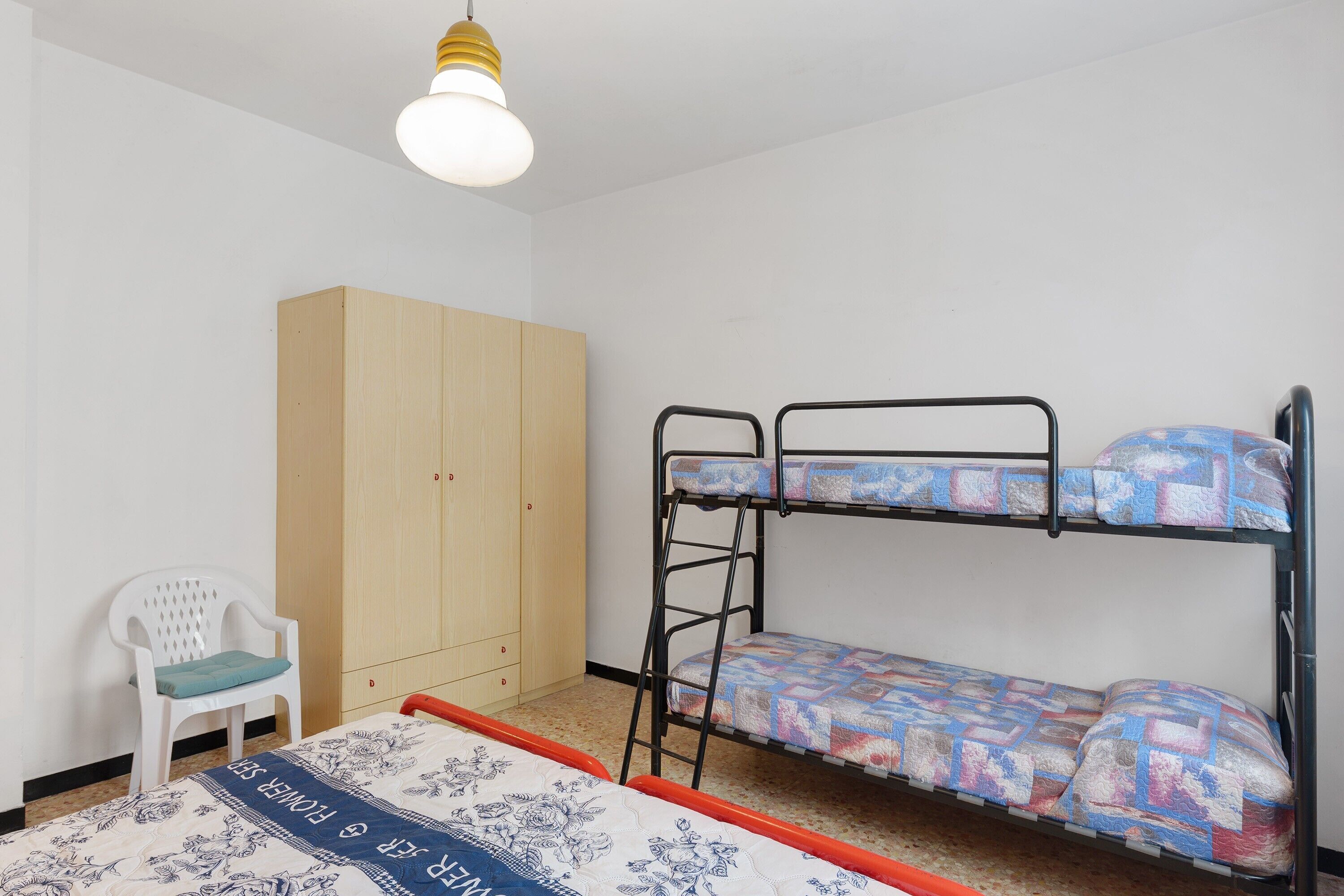 1 dormitorio y ropa de cama