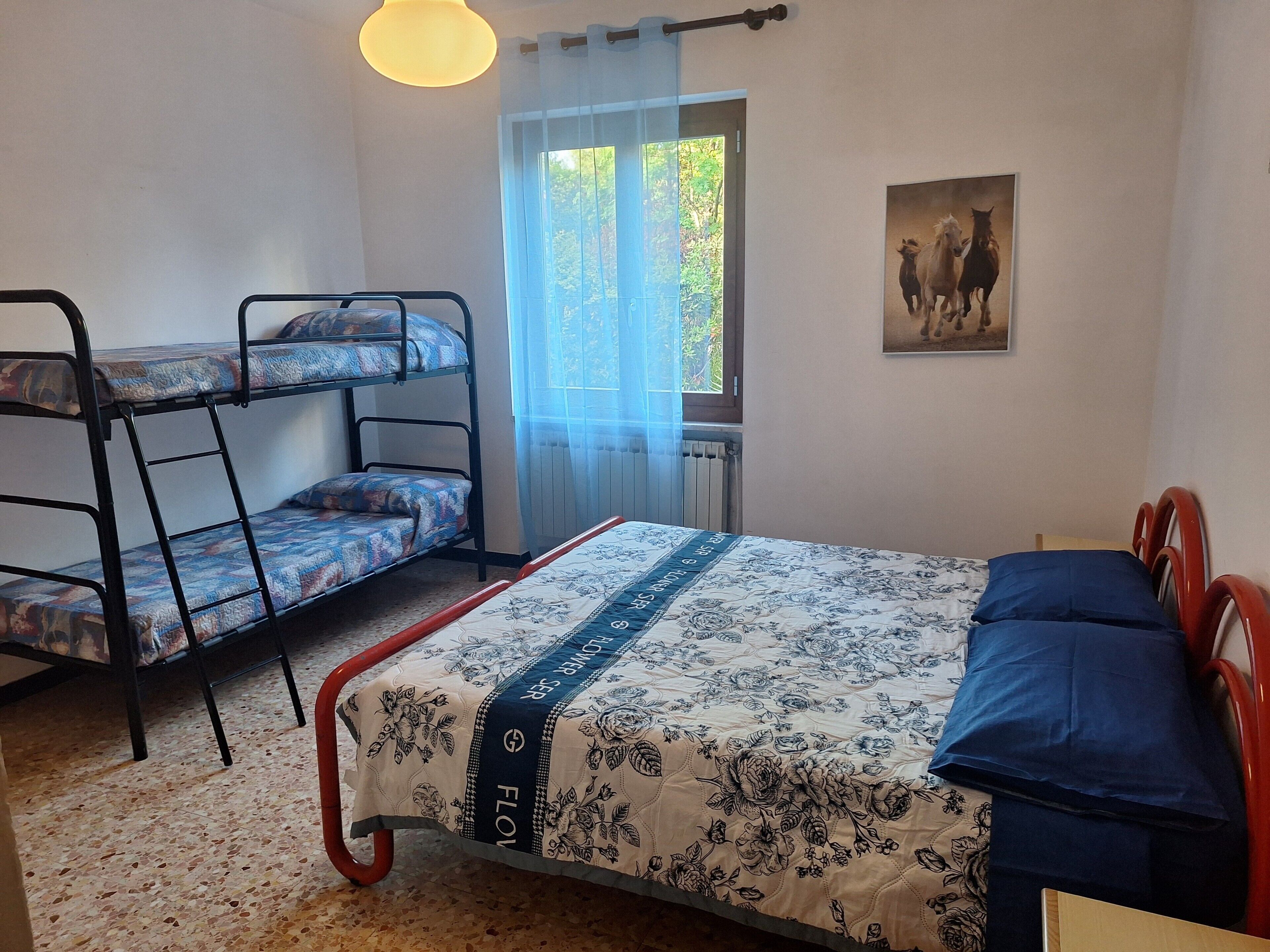 1 bedroom, bed sheets