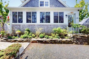 Exterior - Inviting condo near famed beaches/trails with screened porch & washer/dryer (Provincetown)
