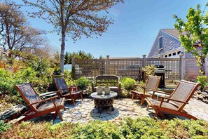 Terrace/patio - Inviting condo near famed beaches/trails with screened porch & washer/dryer (Provincetown)