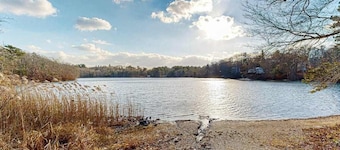 Spacious home close to Peters Pond Beach with porch, AC, W/D, & water view
