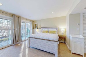 Iron/ironing board, WiFi, bed sheets - Spacious home close to Peters Pond Beach with porch, AC, W/D, & water view (Sandwich)