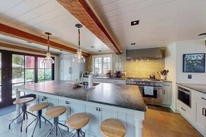 Fridge, microwave, oven, stovetop - Luxury Gallery District home steps from beach with chef’s kitchen & gardens (Provincetown)
