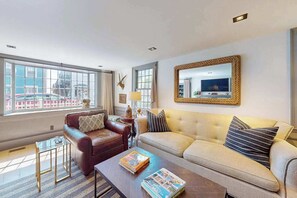 TV, offices - Luxury Gallery District home steps from beach with chef’s kitchen & gardens (Provincetown)