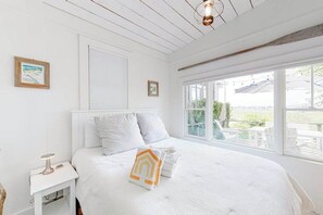Iron/ironing board, WiFi, bed sheets - Renovated Waterfront Retreat | Inspiring Views | Walk to Beach, Dining, Shops (Provincetown)