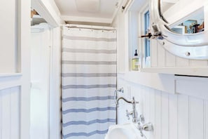 Shower, hair dryer, towels - Renovated Waterfront Retreat | Inspiring Views | Walk to Beach, Dining, Shops (Provincetown)