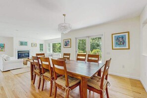 Dining - Private house with jetted tub, deck, grill, central AC and large yard (Oak Bluffs)