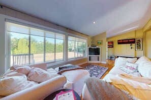 TV, fireplace, DVD player, offices - Coastal home with outdoor shower, grill, fireplace, central AC, & W/D (Oak Bluffs)