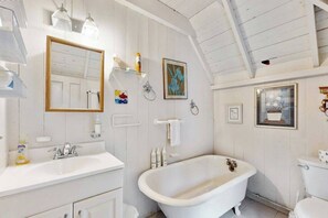 Shower, towels - Spacious colonial home close to town with AC, porches, & W/D (Oak Bluffs)