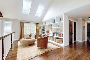 Interior - Enchanting home with tennis, firepit, golf nearby & washer/dryer (Oak Bluffs)