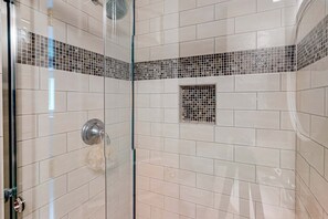 Shower, towels - Cape escape with patio, grill, firepit, outdoor dining, W/D (Osterville)