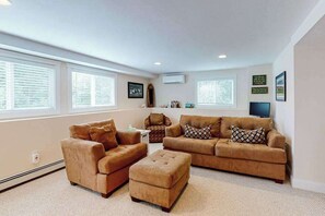 TV, offices - Cape escape with patio, grill, firepit, outdoor dining, W/D (Osterville)