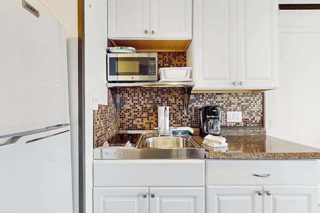 Fridge, microwave, stovetop, coffee/tea maker