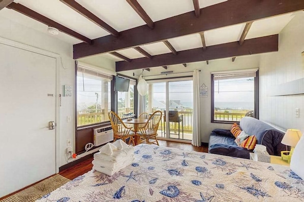 Internet, bed sheets - Cozy studio condo close to the beach with bay views and deck (North Truro)