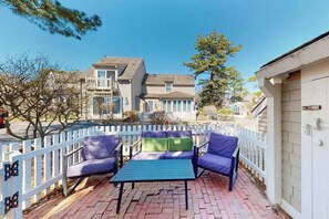 Terrace/patio - Coastal townhome with easy beach access, beach gear, balconies, grill, W/D, & AC (Mashpee)