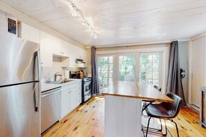 Kaffetrakter/tekoker, kjøleskap, mikrobølgeovn og ovn