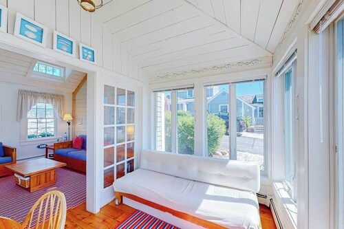 Charming Seaside Cottage Central to the Beach and New Seabury Resort Community