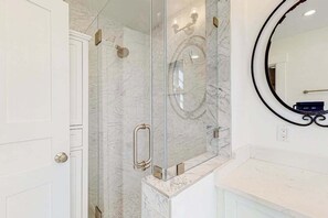 Shower, hair dryer, towels - Historic, dog-friendly beach view house with fast WiFi, ocean view, & grill (Oak Bluffs)