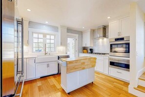 Fridge, microwave, oven, stovetop - Historic, dog-friendly beach view house with fast WiFi, ocean view, & grill (Oak Bluffs)